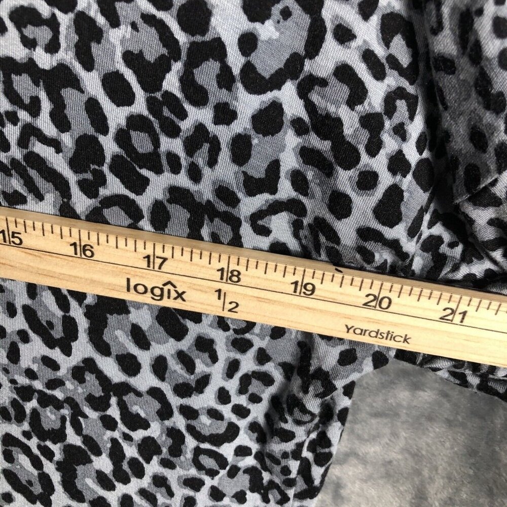 Zenana Grey Cheetah Print Loose Fit Long Length Top Women's Size Medium - Picture 9 of 12